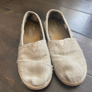 Tan toms